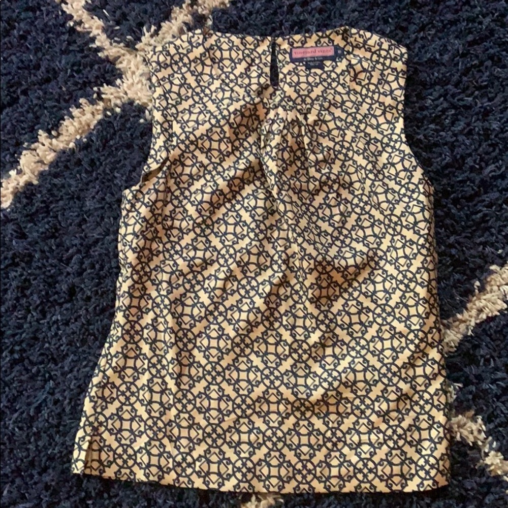 Vineyard vines silk tank top size 10